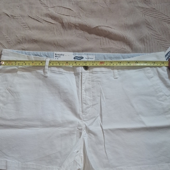 Old Navy Women's White Shorts - Picture 7 of 8